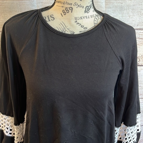 Pete Black Top w White Crochet Trim Size XS Boutique Brand - Picture 3 of 8